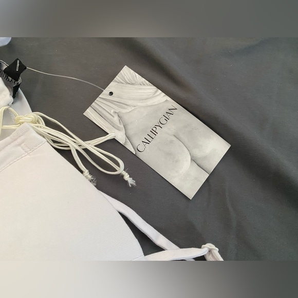 CALLIPYGIAN TIE FRONT BRA CROP TOP (WHITE) - Picture 3 of 6